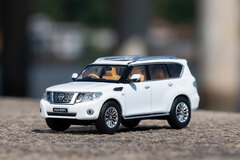 1/64 Nissan Patrol - RHD White