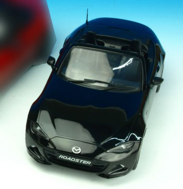 1/18 Mazda NEW Roadster Jet Black Mica
