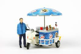 1/35 Ice Cream Motorcycle w/2 Figures