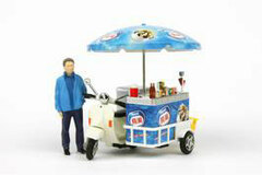 1/35 Ice Cream Motorcycle w/2 Figures