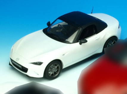 1/18 Mazda NEW Roadster Ceramic Metallic