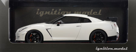 1/18 Nissan GT-R Nismo White Pearl