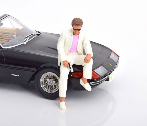 1/18 Figurine Sunny sitting