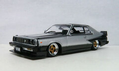 DISM Diecast Minicar 1/43 - KHGC211 Skyline HT 2000 GT-E-S Early Version Custom Style (BLACK/SILVER)