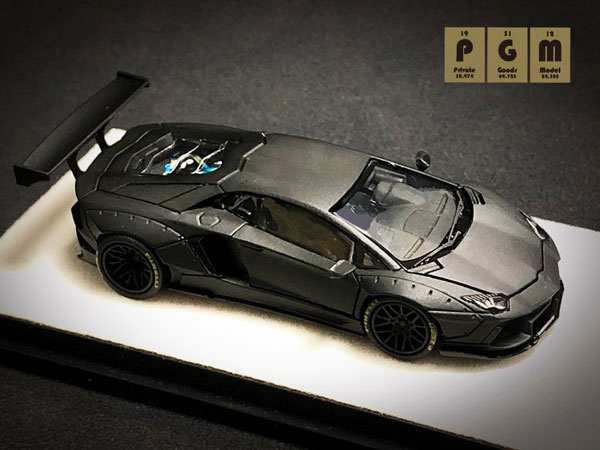 1/64 LB LP700 Matte Black *Parts Open/Close