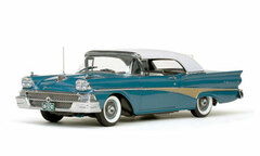 Sunstar Model Car 1/18 1958 Ford Fairlane 500 Close Convertible (White/ Blue)