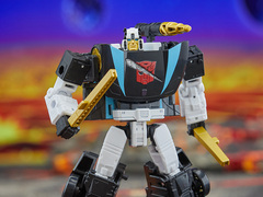 Transformers: Legacy United Deluxe Class Armada Universe Wheeljack Action Figure