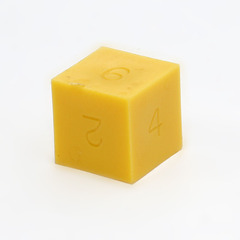 GameScience Precision Saffron Yellow d6, no ink